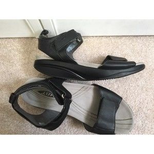 MBT size 10 Pia black leather sandals